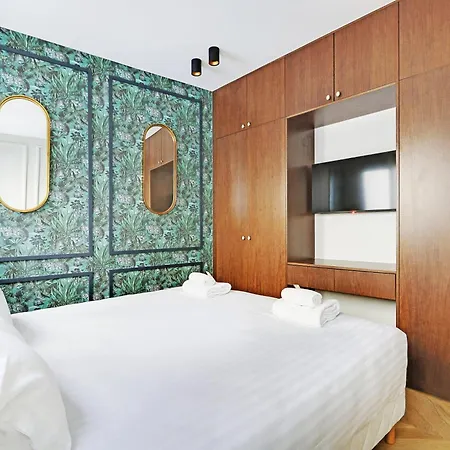 Pick A Flat's In Triangle D'or - Pierre 1er De Serbie Appartement Parijs