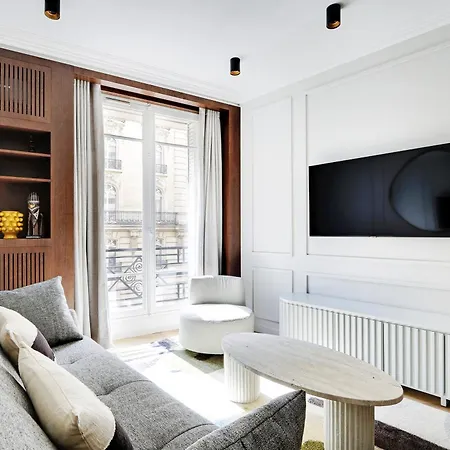 Pick A Flat's In Triangle D'or - Pierre 1er De Serbie Parijs
