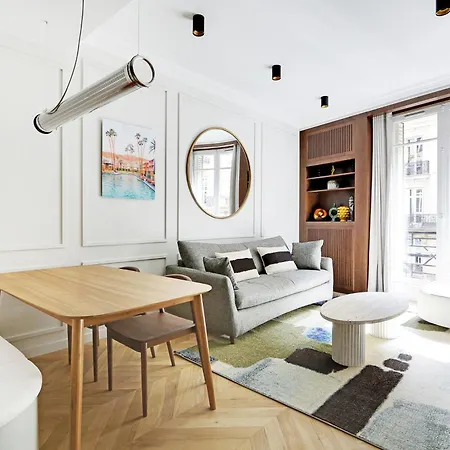 Pick A Flat's In Triangle D'or - Pierre 1er De Serbie * Parijs