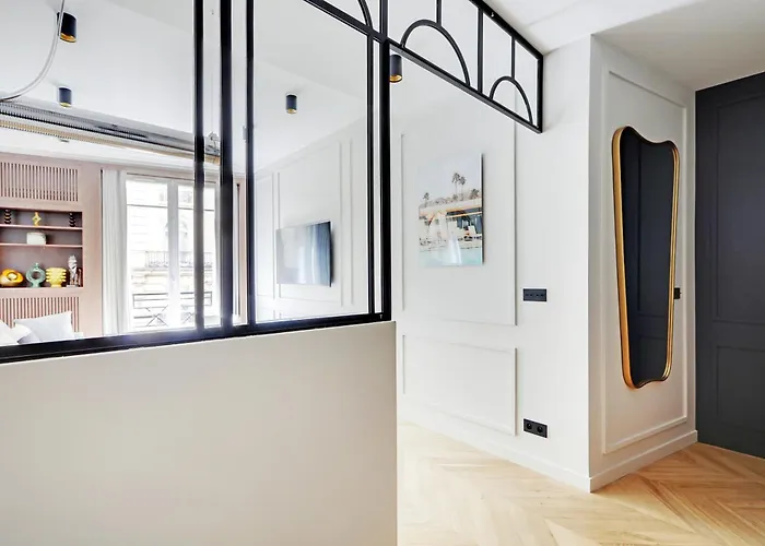 Pick A Flat's In Triangle D'or - Pierre 1er De Serbie